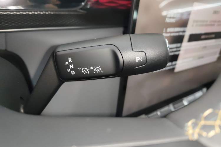 Used Zeekr 7X 2025 100 kWh Long-Range Rear-Wheel Drive with Intelligent Driving Features Gear Lever