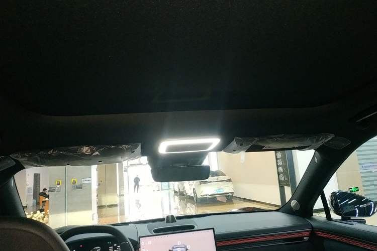 Used Zeekr 7X 2025 100kWh Long-Range All-Wheel Drive Intelligent Driving Version Headliner