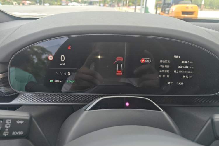 Used Zeekr 7X 2025 100 kWh Long-Range Rear-Wheel Drive with Intelligent Driving Features Instrument Cluster
