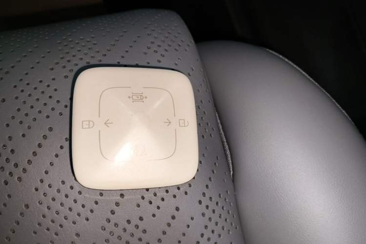 Used Zeekr 7X 2025 75 kWh Rear-Wheel Drive Intelligent Driving Version Interior 1