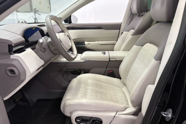 Used Zeekr 7X 2025 100 kWh Long-Range Rear-Wheel Drive with Intelligent Driving Features Interior 1