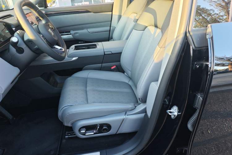 Used Zeekr 7X 2025 75 kWh Rear-Wheel Drive Intelligent Driving Version Interior 2
