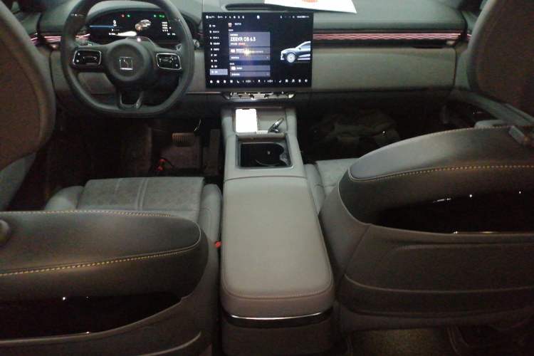 Used Zeekr 7X 2025 100kWh Long-Range All-Wheel Drive Intelligent Driving Version Interior 2
