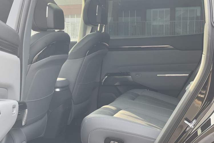 Used Zeekr 7X 2025 100 kWh Long-Range Rear-Wheel Drive with Intelligent Driving Features Interior 4