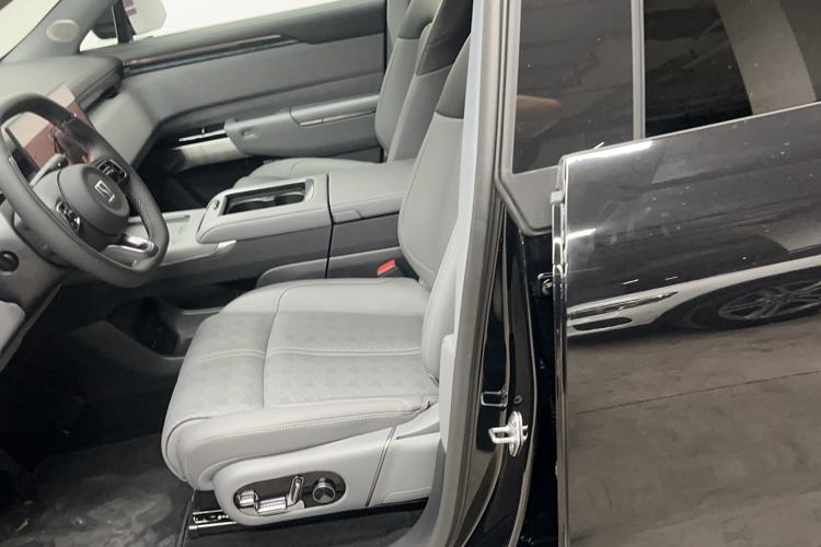 Used Zeekr 7X 2025 100 kWh Long-Range Rear-Wheel Drive with Intelligent Driving Features Interior 6