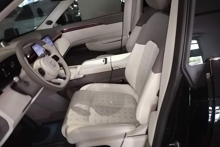 Used Zeekr 7X 2025 100kWh Long-Range All-Wheel Drive Intelligent Driving Version Left Front Seat