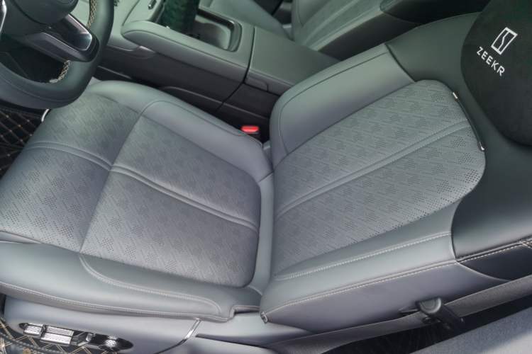 Used Zeekr 7X 2025 100 kWh Long-Range Rear-Wheel Drive with Intelligent Driving Features Left Front Seat