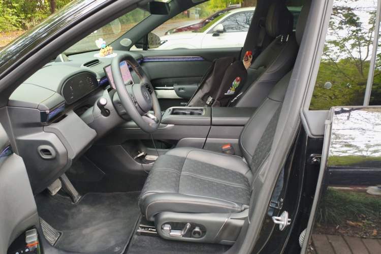 Used Zeekr 7X 2025 75 kWh Rear-Wheel Drive Intelligent Driving Version Left Front Seat