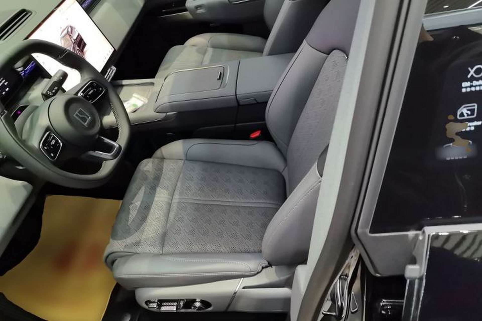 Used Zeekr 7X 2025 100 kWh Long-Range Rear-Wheel Drive with Intelligent Driving Features Left Front Seat