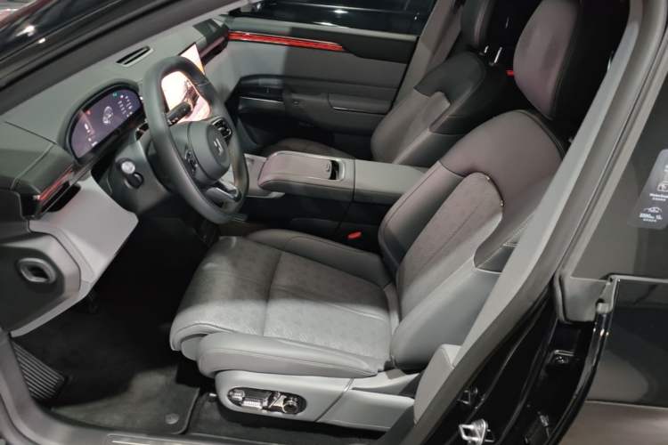 Used Zeekr 7X 2025 100 kWh Long-Range Rear-Wheel Drive with Intelligent Driving Features Left Front Seat