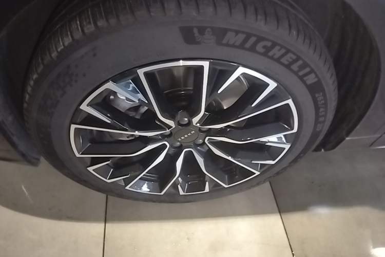 Used Zeekr 7X 2025 100kWh Long-Range All-Wheel Drive Intelligent Driving Version Left Front Wheel Hub