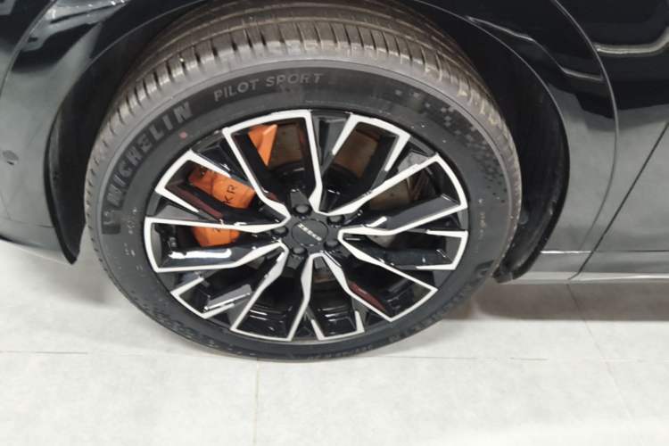 Used Zeekr 7X 2025 75 kWh Rear-Wheel Drive Intelligent Driving Version Left Front Wheel Hub