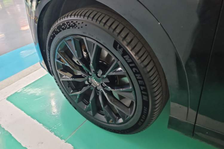Used Zeekr 7X 2025 100 kWh Long-Range Rear-Wheel Drive with Intelligent Driving Features Left Front Wheel Hub