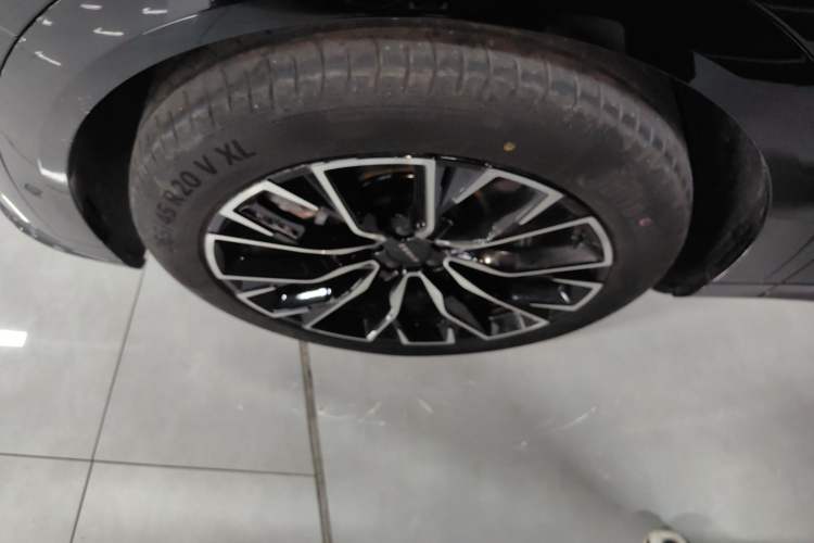 Used Zeekr 7X 2025 75 kWh Rear-Wheel Drive Intelligent Driving Version Left Front Wheel Hub