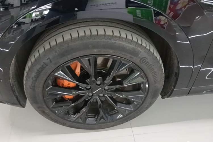 Used Zeekr 7X 2025 100 kWh Long-Range Rear-Wheel Drive with Intelligent Driving Features Left Front Wheel Hub