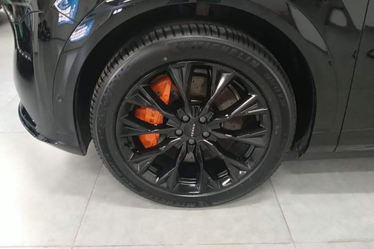 Used Zeekr 7X 2025 100 kWh Long-Range Rear-Wheel Drive with Intelligent Driving Features Left Front Wheel Hub