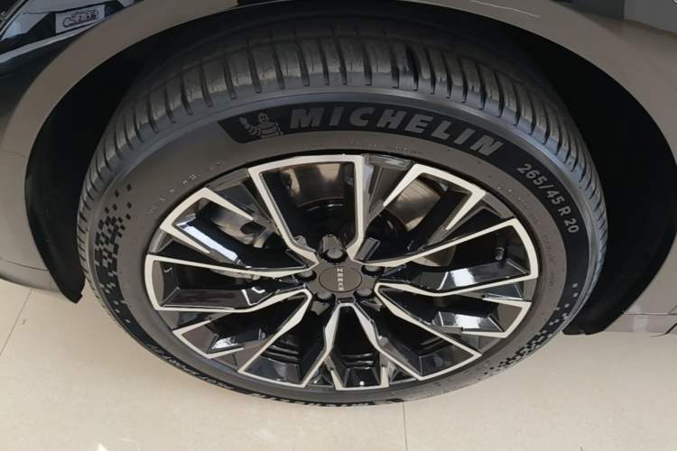 Used Zeekr 7X 2025 75 kWh Rear-Wheel Drive Intelligent Driving Version Left Front Wheel Hub
