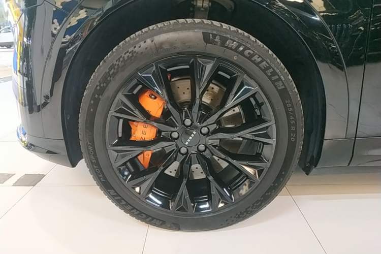 Used Zeekr 7X 2025 100 kWh Long-Range Rear-Wheel Drive with Intelligent Driving Features Left Front Wheel Hub