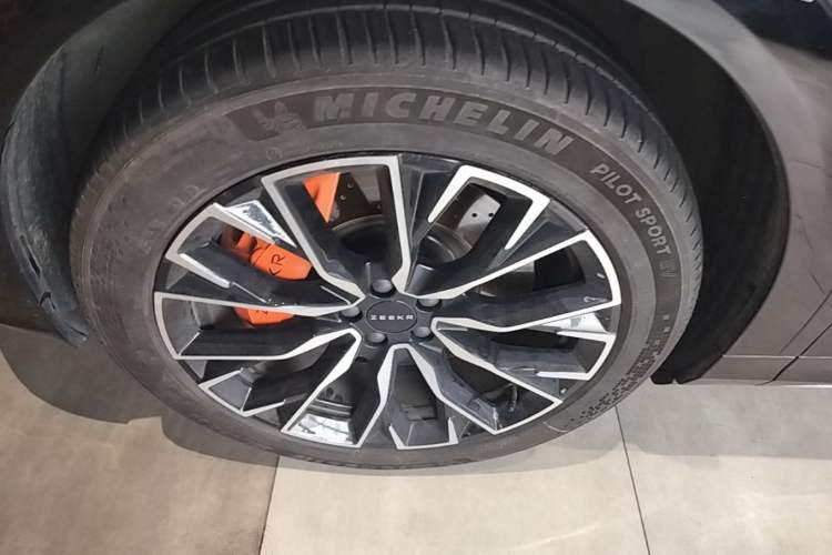Used Zeekr 7X 2025 100kWh Long-Range All-Wheel Drive Intelligent Driving Version Left Front Wheel Hub