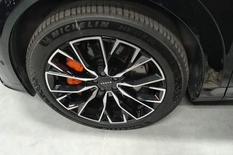 Used Zeekr 7X 2025 75 kWh Rear-Wheel Drive Intelligent Driving Version Left Front Wheel Hub