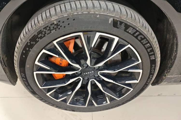 Used Zeekr 7X 2025 75 kWh Rear-Wheel Drive Intelligent Driving Version Left Front Wheel Hub