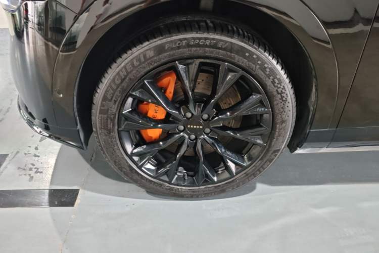Used Zeekr 7X 2025 100 kWh Long-Range Rear-Wheel Drive with Intelligent Driving Features Left Front Wheel Hub