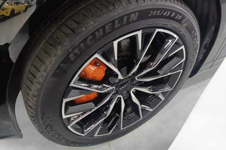 Used Zeekr 7X 2025 75 kWh Rear-Wheel Drive Intelligent Driving Version Left Front Wheel Hub