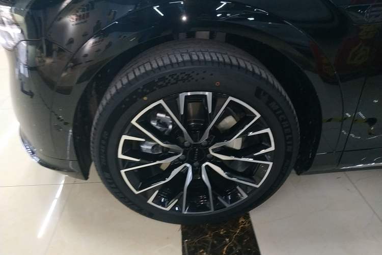 Used Zeekr 7X 2025 100kWh Long-Range All-Wheel Drive Intelligent Driving Version Left Front Wheel Hub