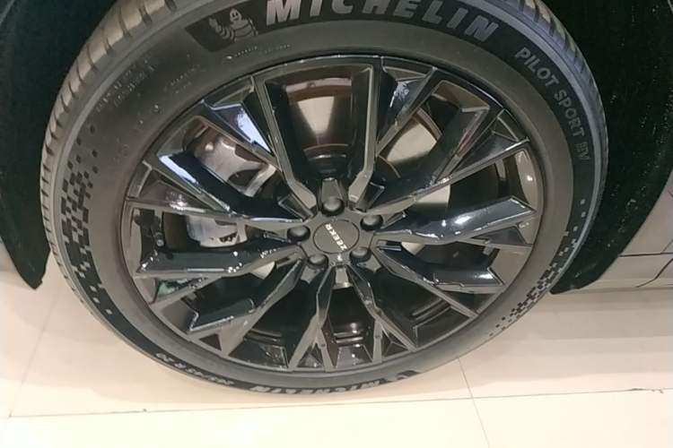 Used Zeekr 7X 2025 75 kWh Rear-Wheel Drive Intelligent Driving Version Left Front Wheel Hub