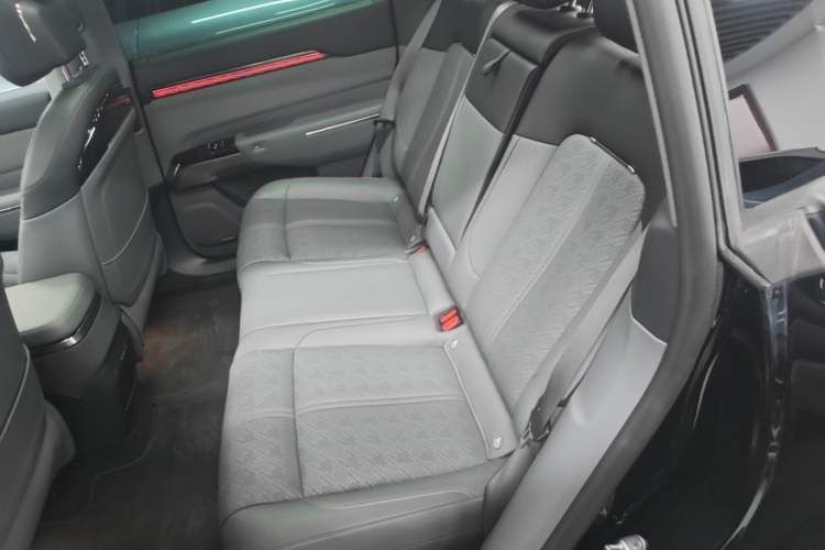 Used Zeekr 7X 2025 100 kWh Long-Range Rear-Wheel Drive with Intelligent Driving Features Left Rear Seat
