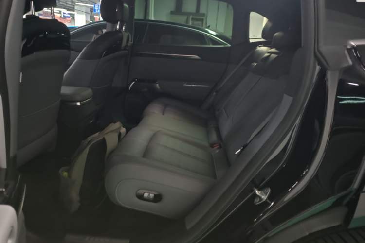 Used Zeekr 7X 2025 100 kWh Long-Range Rear-Wheel Drive with Intelligent Driving Features Left Rear Seat