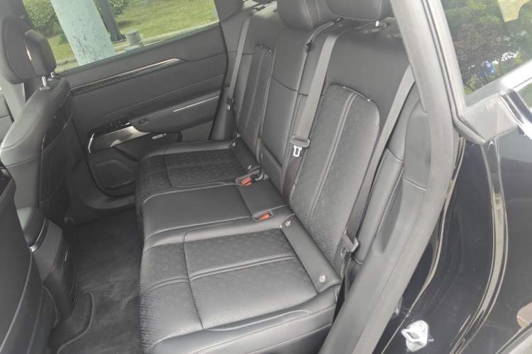 Used Zeekr 7X 2025 100 kWh Long-Range Rear-Wheel Drive with Intelligent Driving Features Left Rear Seat