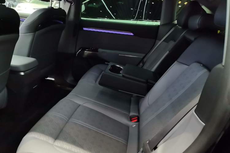 Used Zeekr 7X 2025 100 kWh Long-Range Rear-Wheel Drive with Intelligent Driving Features Left Rear Seat