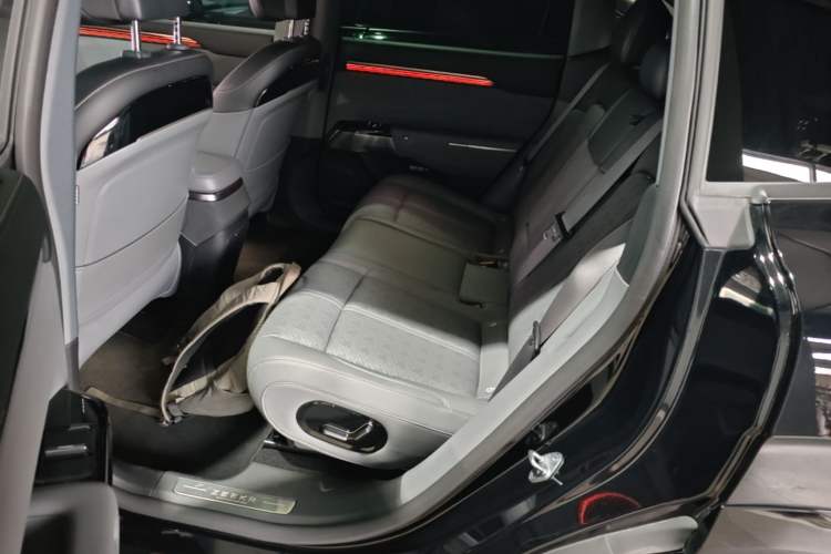 Used Zeekr 7X 2025 100 kWh Long-Range Rear-Wheel Drive with Intelligent Driving Features Left Rear Seat