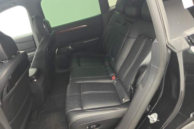 Used Zeekr 7X 2025 100 kWh Long-Range Rear-Wheel Drive with Intelligent Driving Features Left Rear Seat
