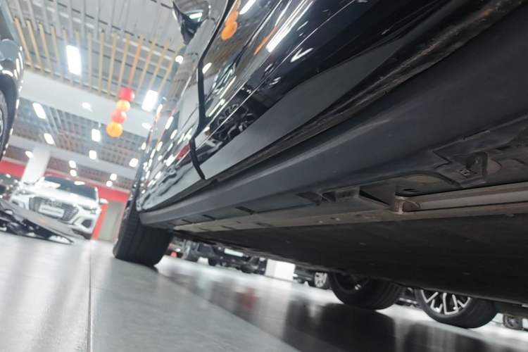 Used Zeekr 7X 2025 100 kWh Long-Range Rear-Wheel Drive with Intelligent Driving Features Left Side Sill