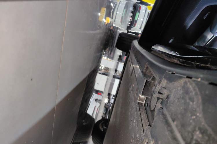 Used Zeekr 7X 2025 75 kWh Rear-Wheel Drive Intelligent Driving Version Left Side Sill
