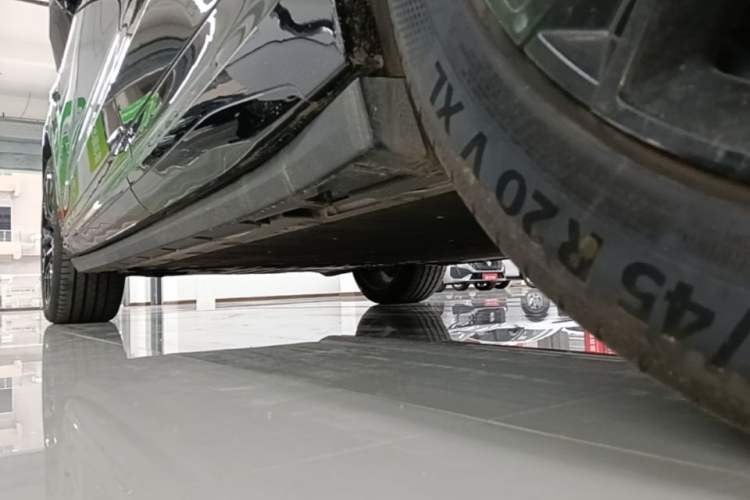 Used Zeekr 7X 2025 100 kWh Long-Range Rear-Wheel Drive with Intelligent Driving Features Left Side Sill