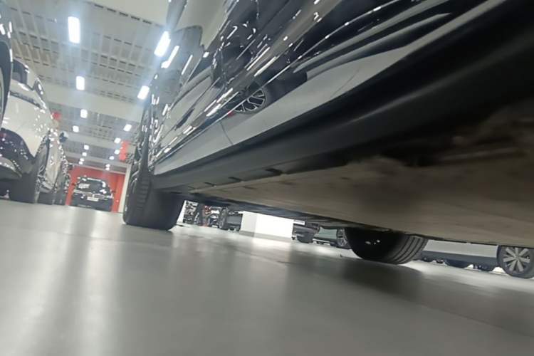 Used Zeekr 7X 2025 75 kWh Rear-Wheel Drive Intelligent Driving Version Left Side Sill