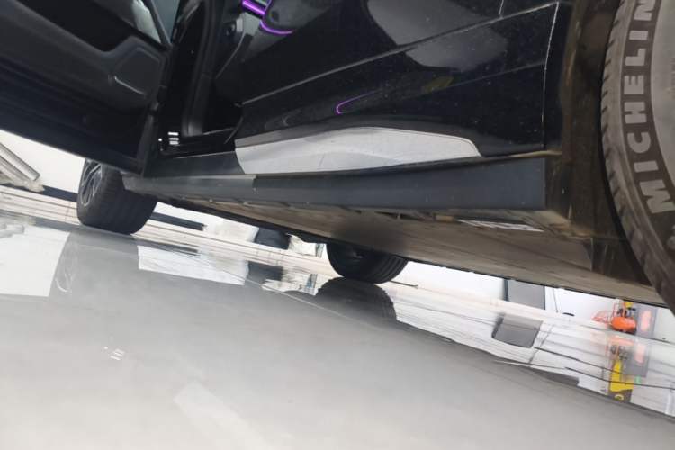 Used Zeekr 7X 2025 75 kWh Rear-Wheel Drive Intelligent Driving Version Left Side Sill