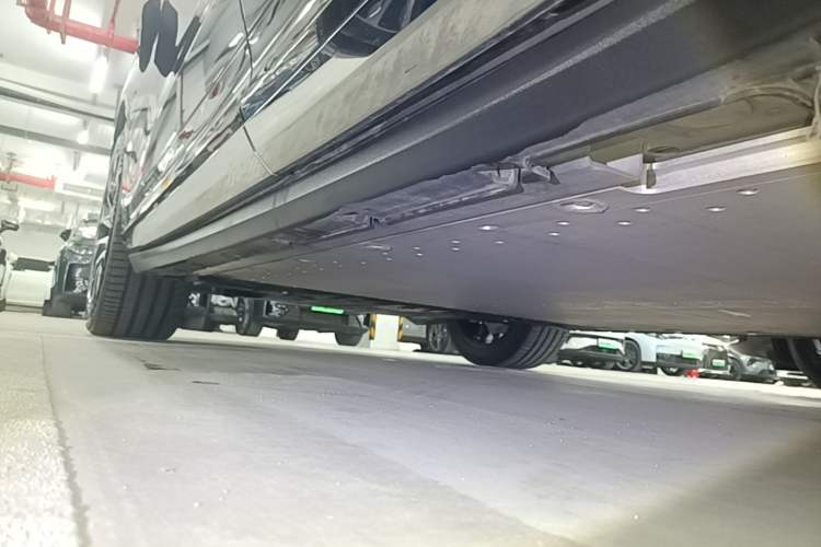 Used Zeekr 7X 2025 75 kWh Rear-Wheel Drive Intelligent Driving Version Left Side Sill