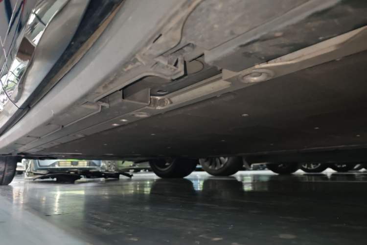 Used Zeekr 7X 2025 100 kWh Long-Range Rear-Wheel Drive with Intelligent Driving Features Left Side Sill