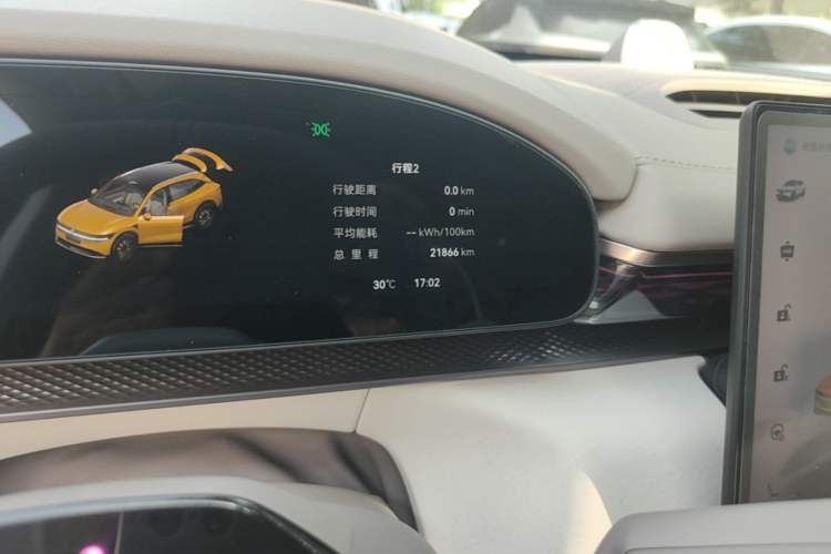 Used Zeekr 7X 2025 100 kWh Long-Range Rear-Wheel Drive with Intelligent Driving Features Odometer Close Up