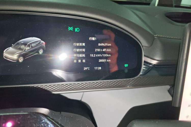 Used Zeekr 7X 2025 75 kWh Rear-Wheel Drive Intelligent Driving Version Odometer Close Up