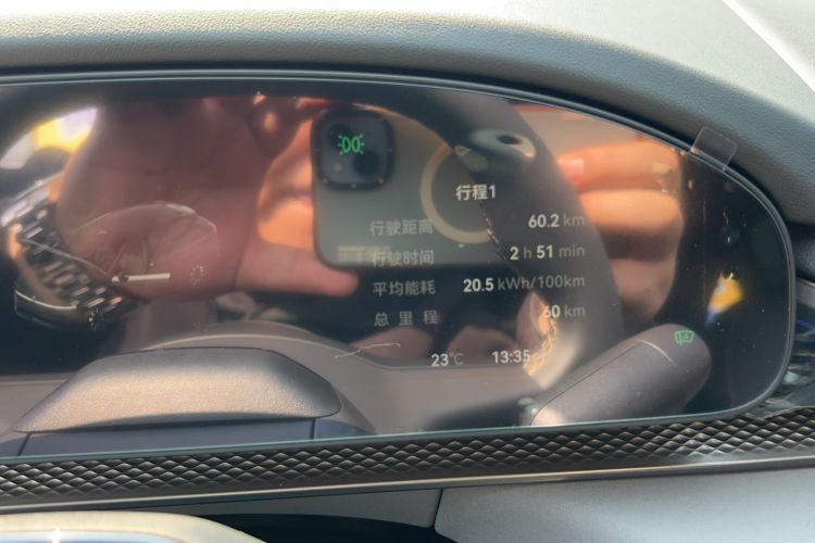 Used Zeekr 7X 2025 100 kWh Long-Range Rear-Wheel Drive with Intelligent Driving Features Odometer Close Up
