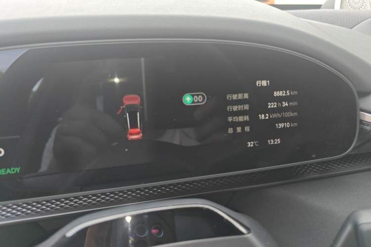 Used Zeekr 7X 2025 100 kWh Long-Range Rear-Wheel Drive with Intelligent Driving Features Odometer Close Up