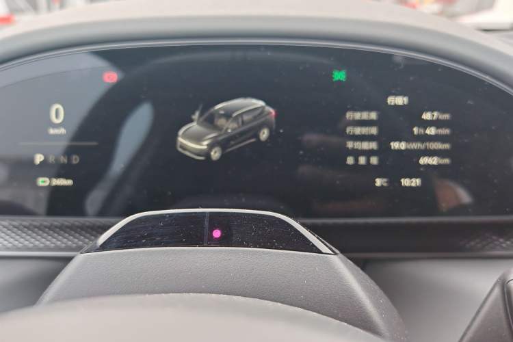 Used Zeekr 7X 2025 100 kWh Long-Range Rear-Wheel Drive with Intelligent Driving Features Odometer Close Up