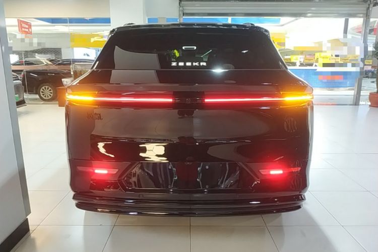 Used Zeekr 7X 2025 100 kWh Long-Range Rear-Wheel Drive with Intelligent Driving Features Rear