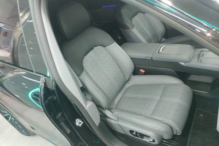 Used Zeekr 7X 2025 75 kWh Rear-Wheel Drive Intelligent Driving Version Right Front Seat