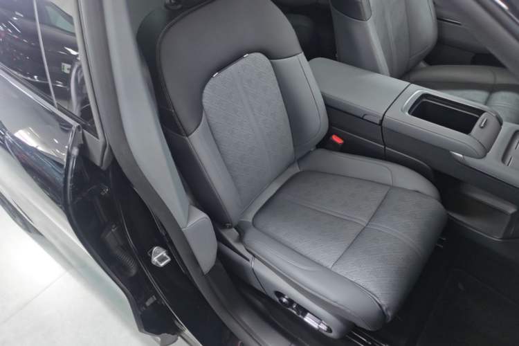 Used Zeekr 7X 2025 100 kWh Long-Range Rear-Wheel Drive with Intelligent Driving Features Right Front Seat